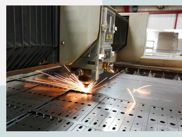 Лазерная резка металла в Сестрорецке от 615 руб.